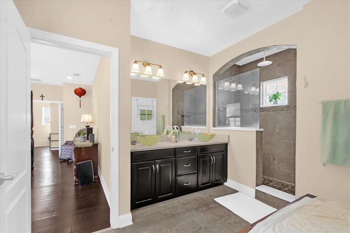 Image No.18-3 Bed House for sale