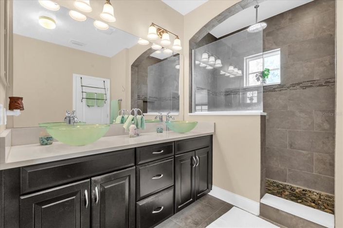 Image No.19-3 Bed House for sale