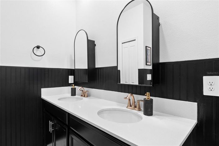 Image No.20-4 Bed House for sale