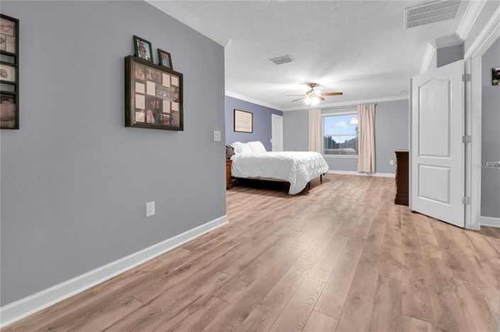 Image No.26-5 Bed House for sale