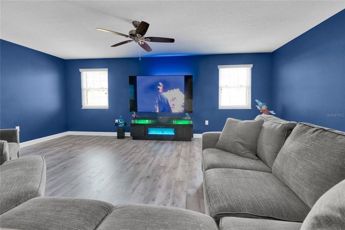 Image No.7-5 Bed House for sale