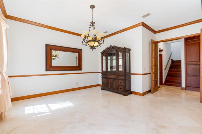 Image No.18-5 Bed House for sale