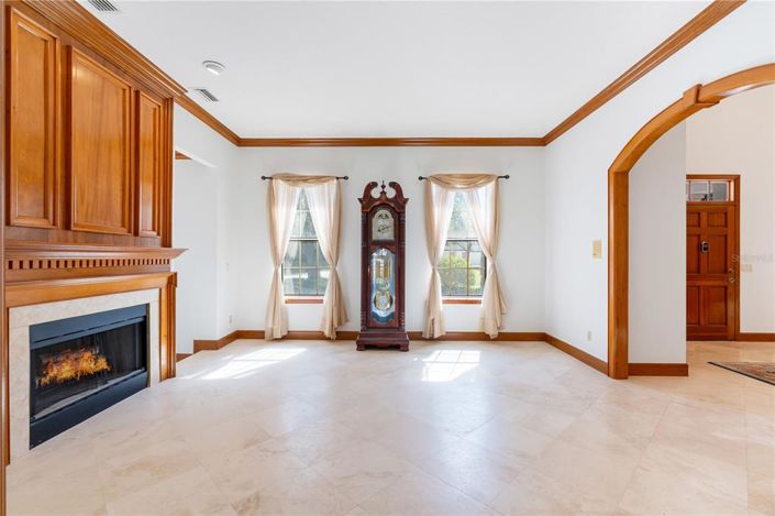 Image No.21-5 Bed House for sale