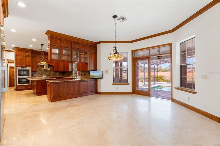 Image No.32-5 Bed House for sale