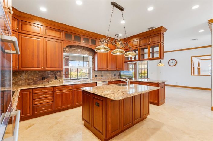 Image No.36-5 Bed House for sale