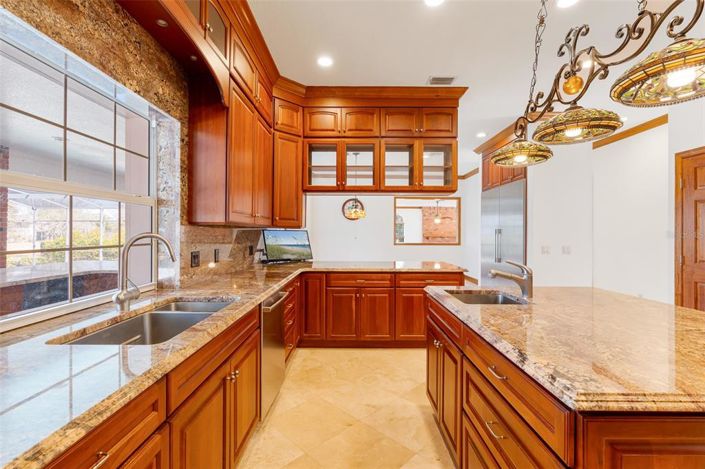 Image No.38-5 Bed House for sale