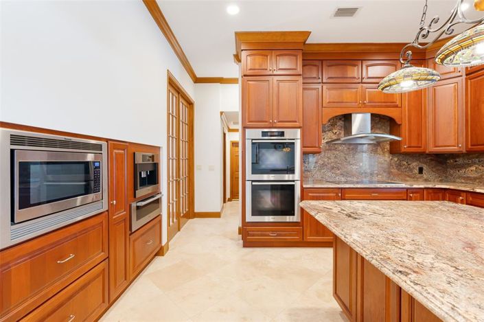 Image No.42-5 Bed House for sale