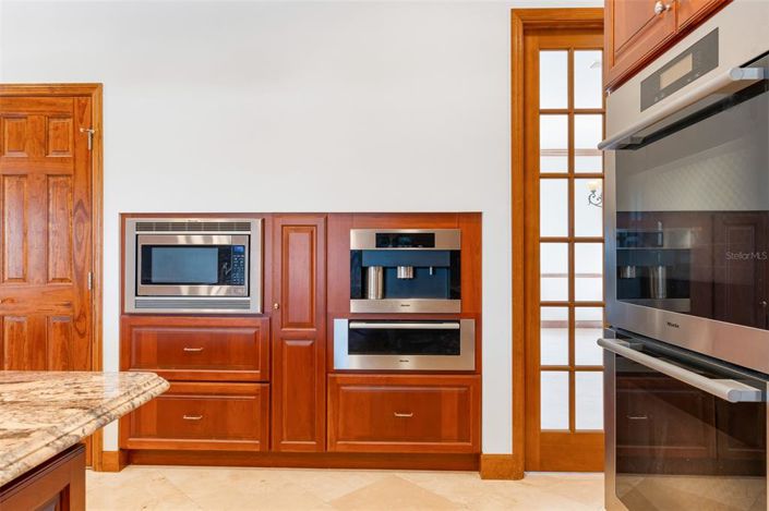 Image No.43-5 Bed House for sale