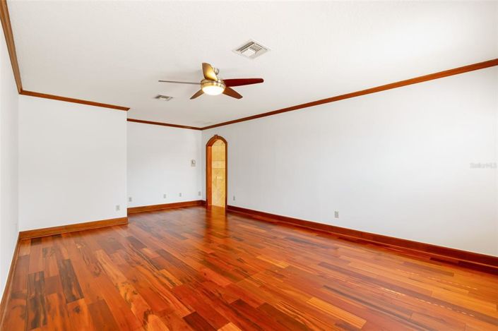 Image No.52-5 Bed House for sale