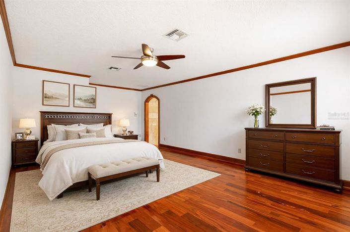 Image No.53-5 Bed House for sale