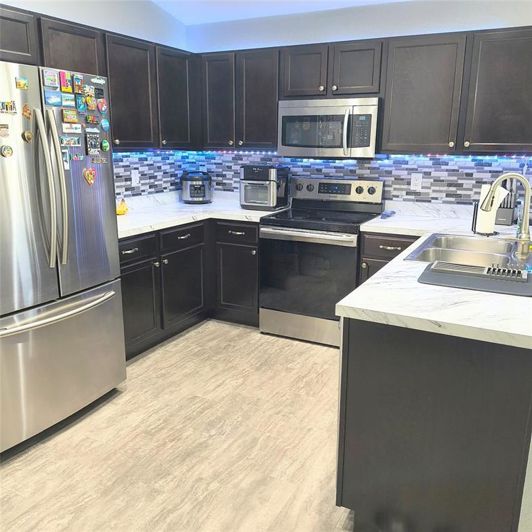 Image No.10-3 Bed House for sale