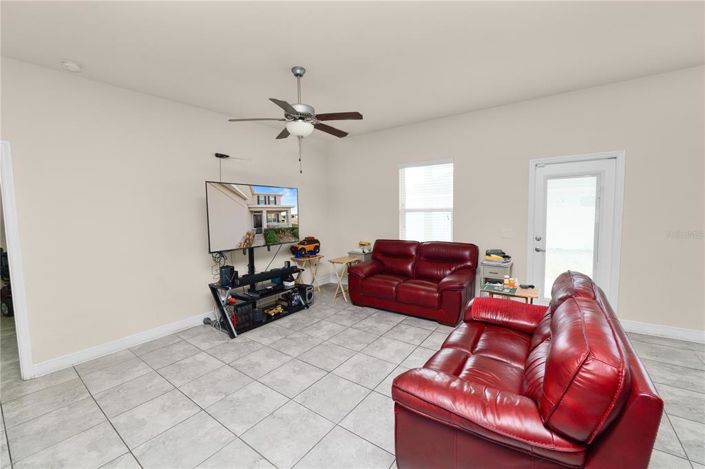 Image No.7-5 Bed House for sale