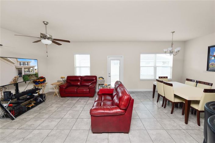 Image No.8-5 Bed House for sale