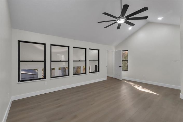 Image No.14-4 Bed House for sale