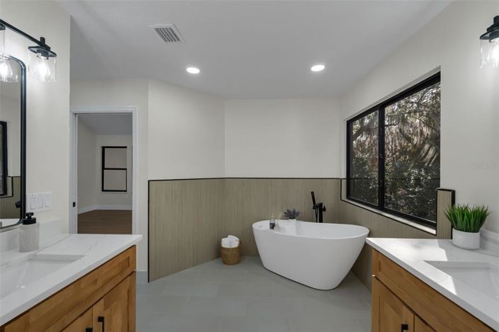 Image No.15-4 Bed House for sale