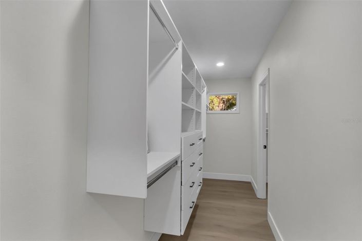 Image No.18-4 Bed House for sale