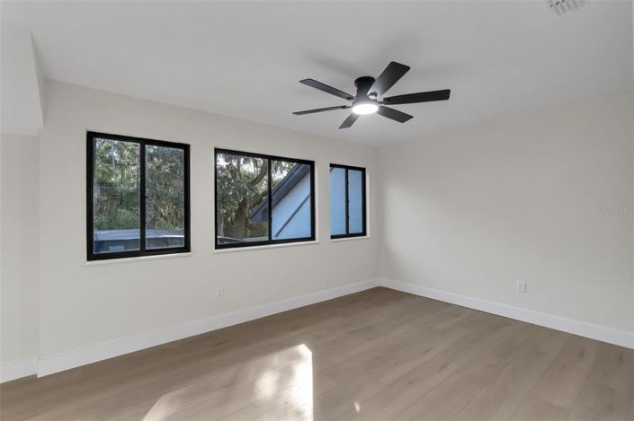 Image No.22-4 Bed House for sale