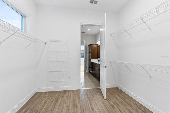 Image No.11-5 Bed House for sale