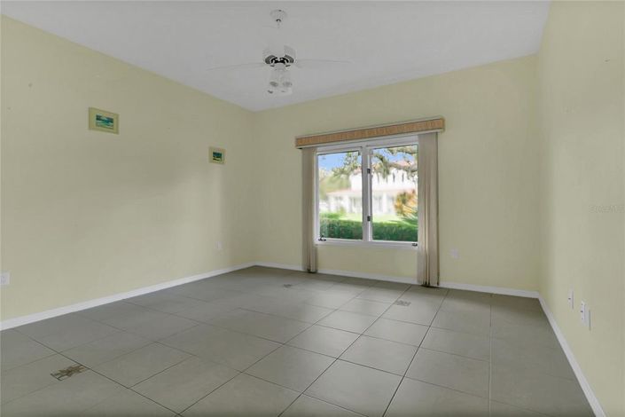 Image No.10-4 Bed House for sale