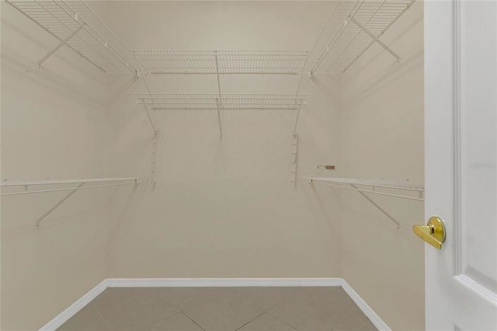 Image No.17-4 Bed House for sale