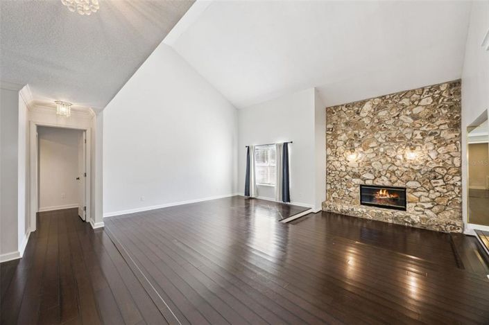 Image No.10-3 Bed House for sale