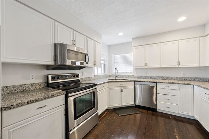 Image No.15-3 Bed House for sale