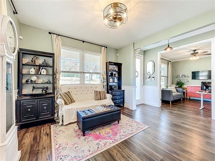 Image No.17-4 Bed House for sale