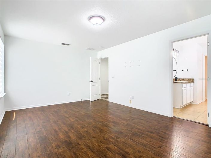 Image No.25-5 Bed House for sale