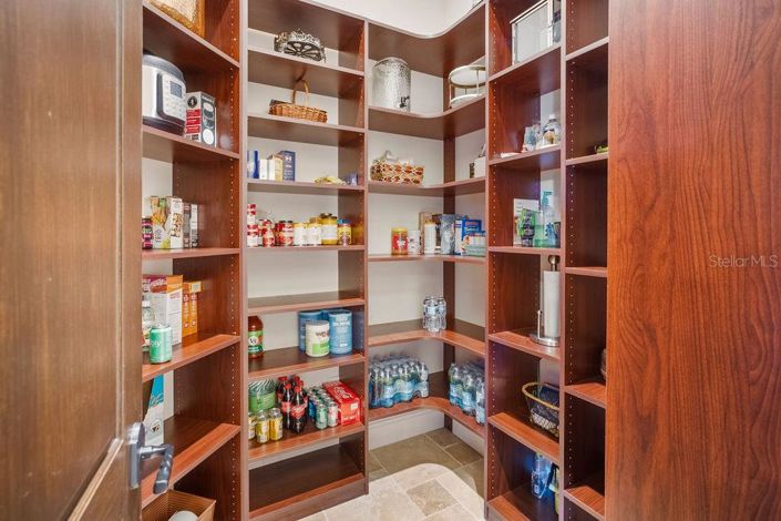 Image No.18-5 Bed House for sale