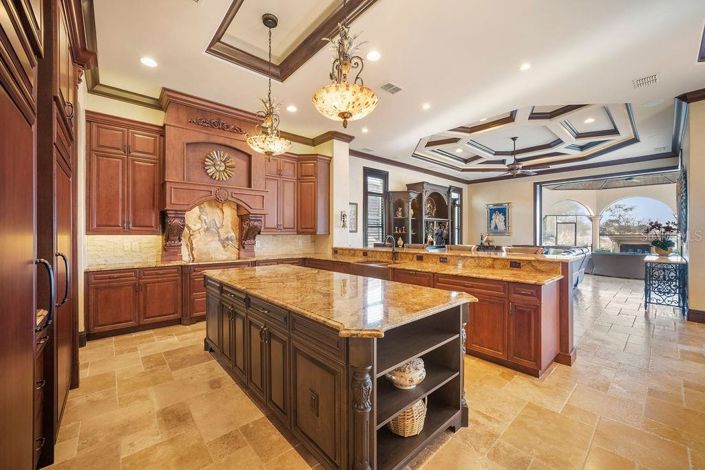 Image No.19-5 Bed House for sale