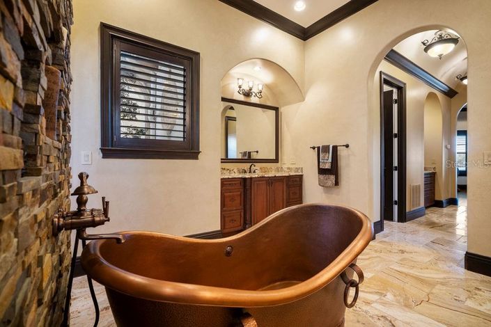 Image No.42-5 Bed House for sale