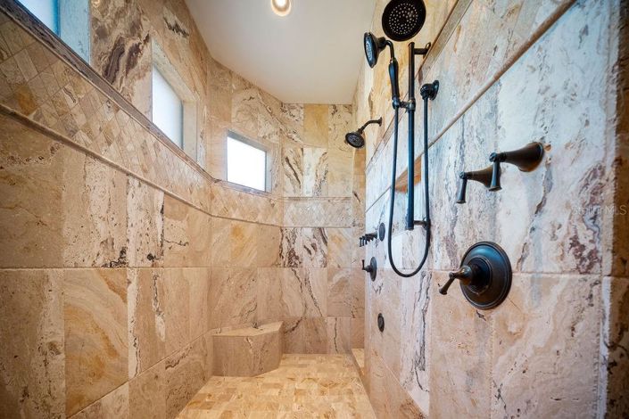 Image No.44-5 Bed House for sale