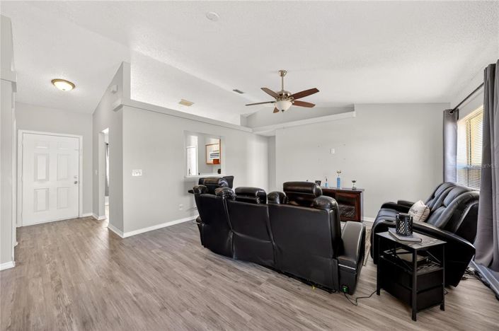 Image No.10-3 Bed House for sale