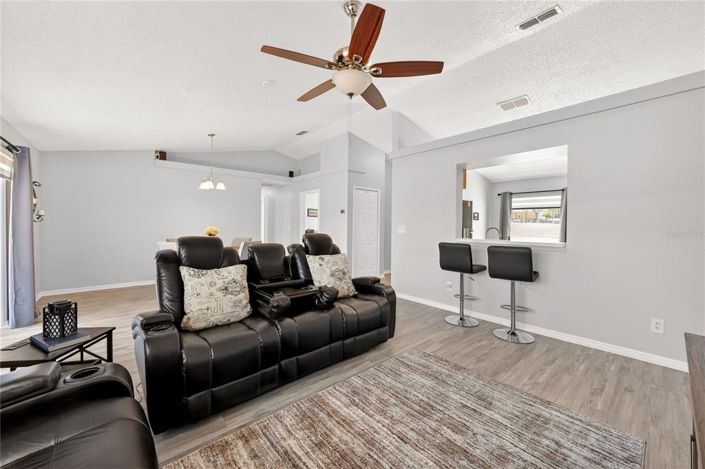 Image No.11-3 Bed House for sale