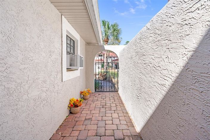 Image No.13-2 Bed Townhouse for sale