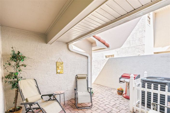 Image No.16-2 Bed Townhouse for sale