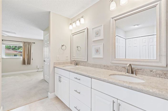 Image No.42-2 Bed Townhouse for sale