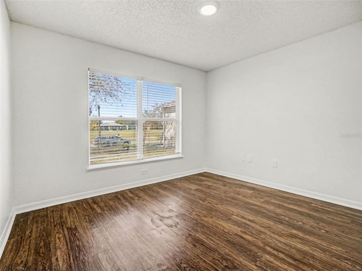 Image No.12-3 Bed House for sale