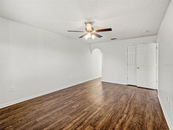 Image No.8-3 Bed House for sale