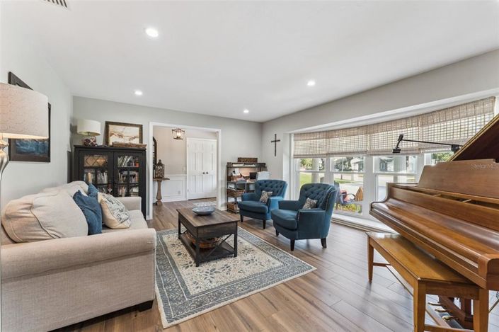 Image No.8-4 Bed House for sale