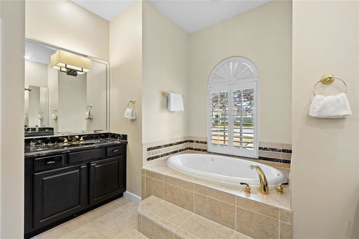 Image No.26-5 Bed House for sale