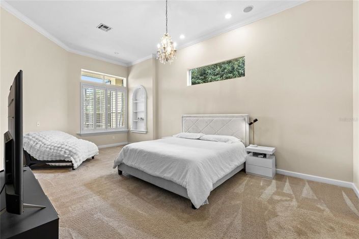 Image No.8-5 Bed House for sale