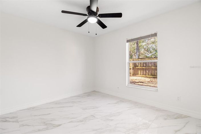 Image No.17-3 Bed House for sale