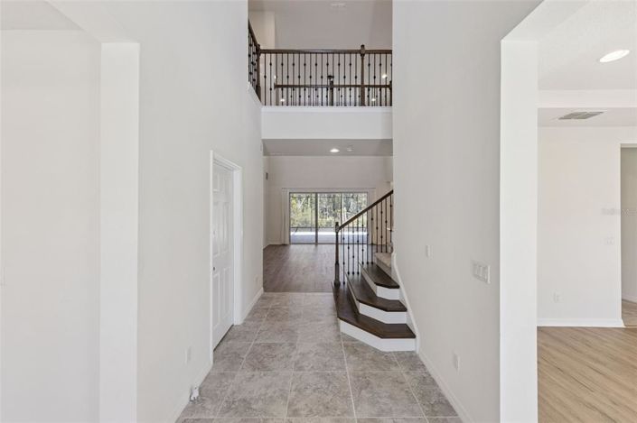 Image No.9-6 Bed House for sale