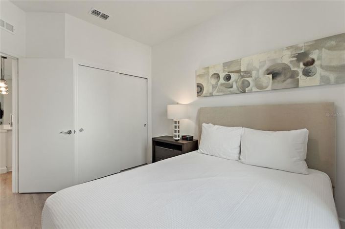 Image No.11-6 Bed Townhouse for sale