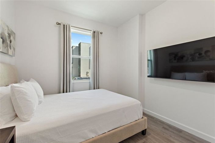 Image No.12-6 Bed Townhouse for sale