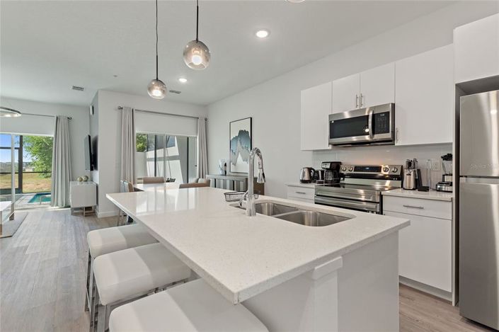 Image No.13-6 Bed Townhouse for sale