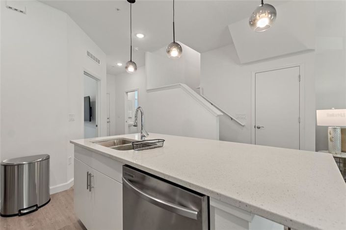 Image No.17-6 Bed Townhouse for sale