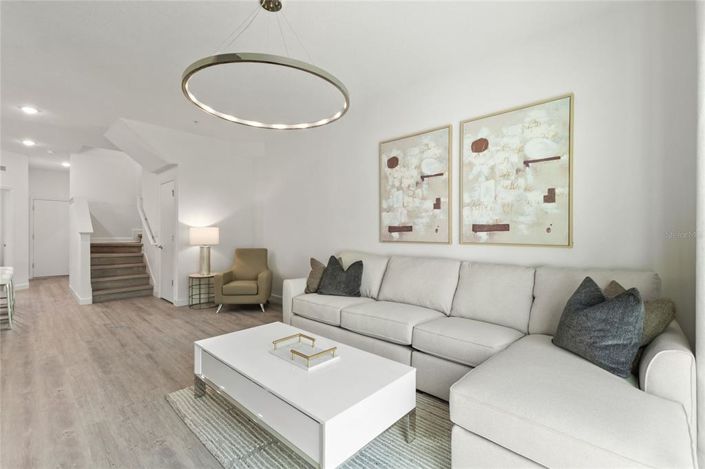 Image No.24-6 Bed Townhouse for sale