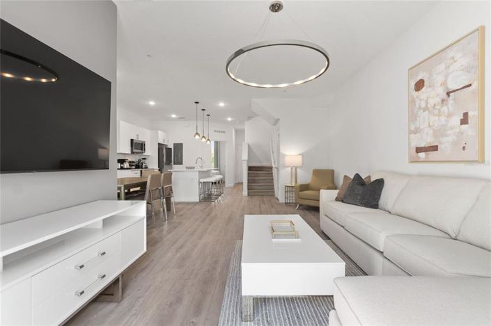 Image No.25-6 Bed Townhouse for sale